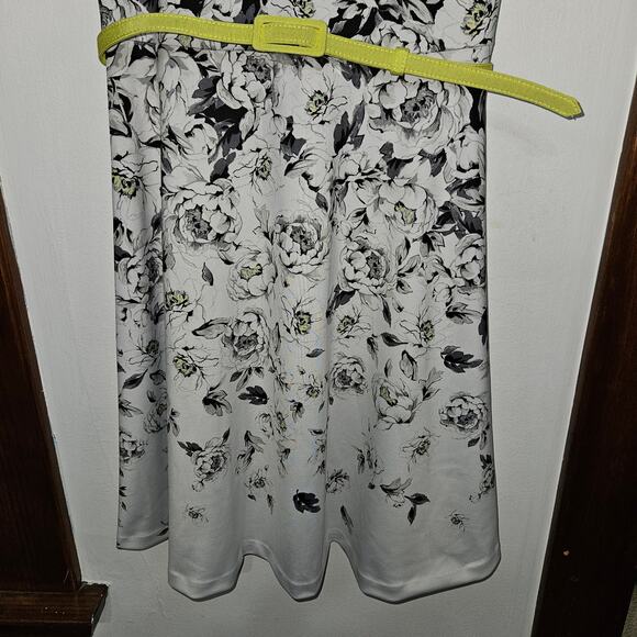 NWT White House Black Market Scuba Dress Size 10 Medium White Floral Sleeveless - Picture 5 of 10